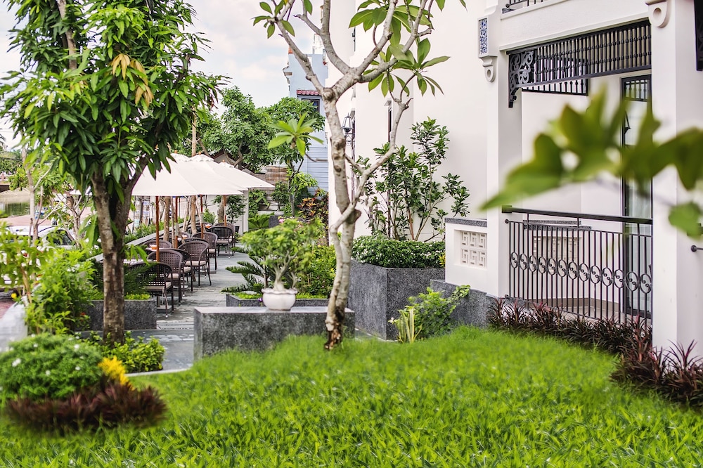 Laluna Hoi An Riverside Hotel & Spa 70/71