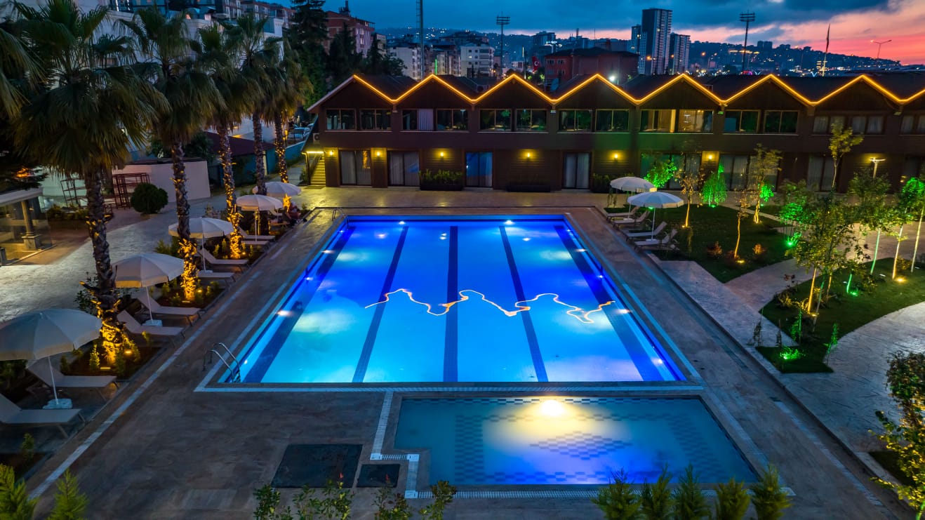 Sandal Hotel 5/45