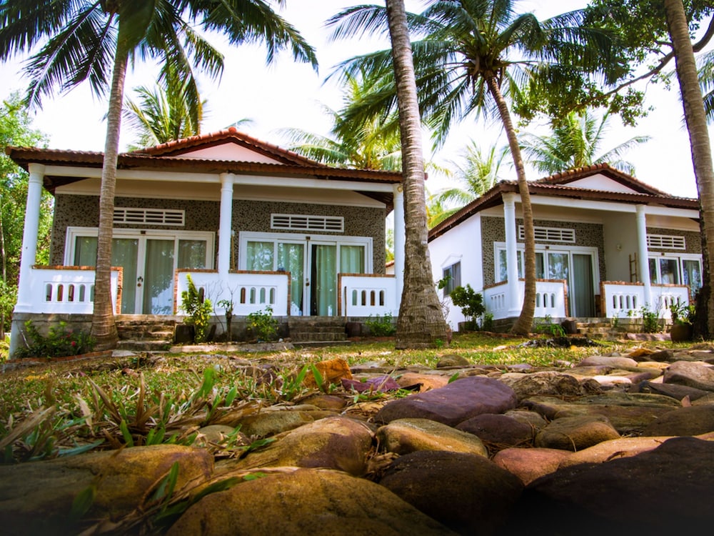 Bamboo Cottages 3/73