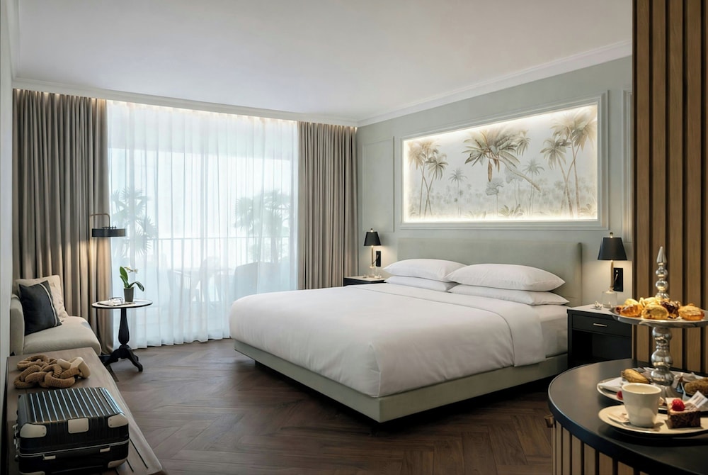 Room, King Bed, Partial Ocean View, Balcony