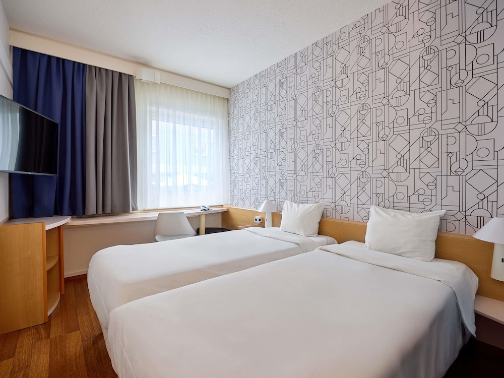 Ibis Dusseldorf Hauptbahnhof 30/67