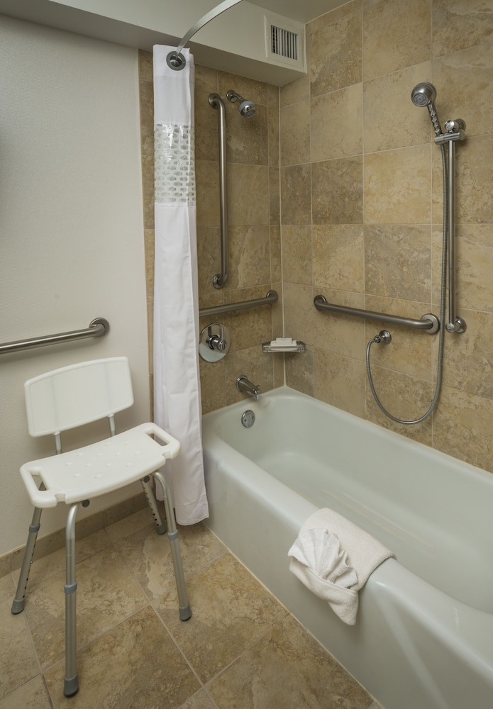 HAMPTON INN CHICAGO DOWNTOWN/MAGNIFICENT MILE 7/33