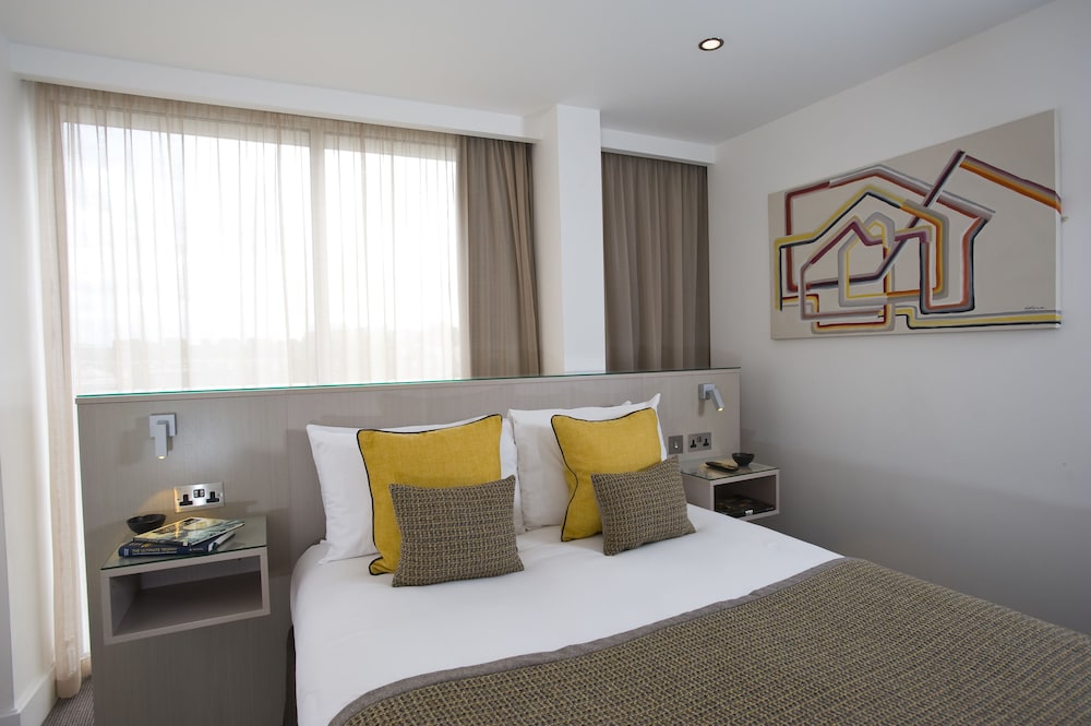 The Rosebery 14/41
