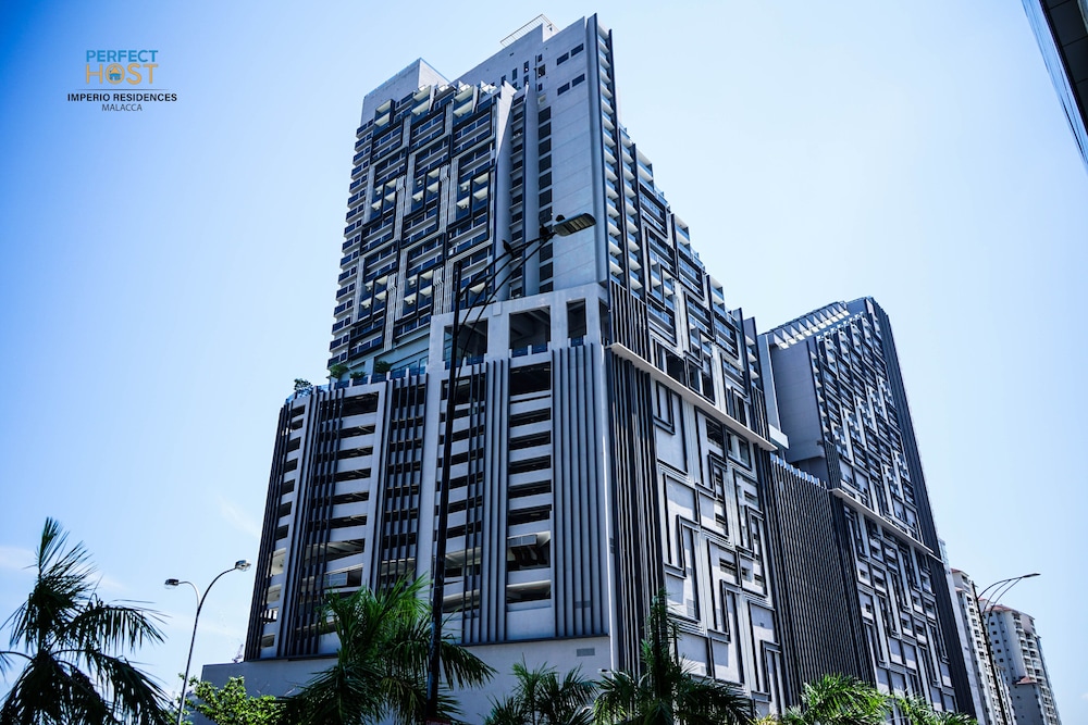IMPERIO RESIDENCE SEAFRONT BY PERFECT HOST 4/43