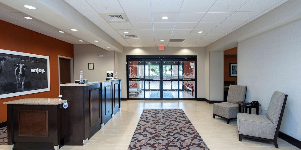 Hampton Inn Suites Seneca Clemson Area Sc 48/74