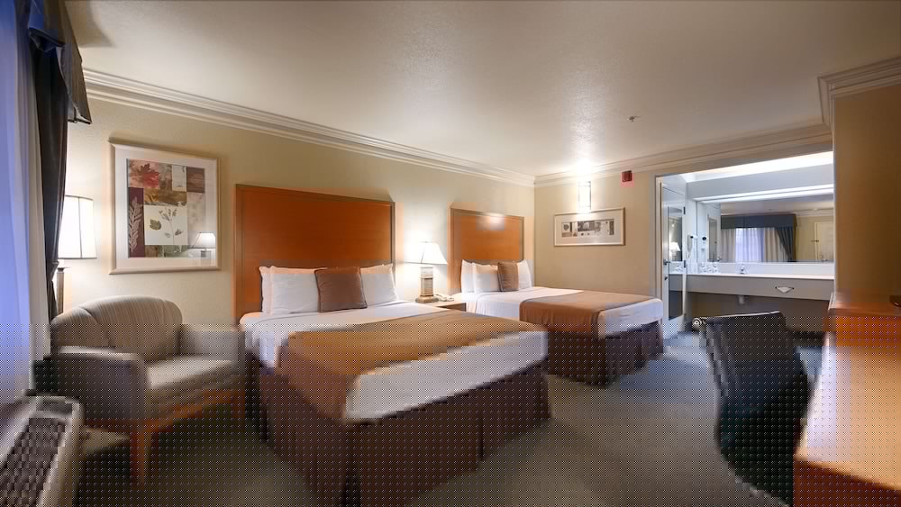 Best Western Inn & Suites Lemoore 13/36