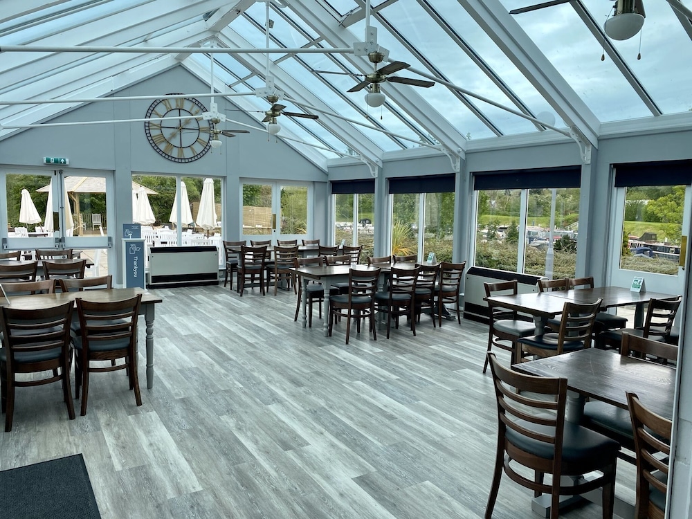 The Riverside Inn 29/49