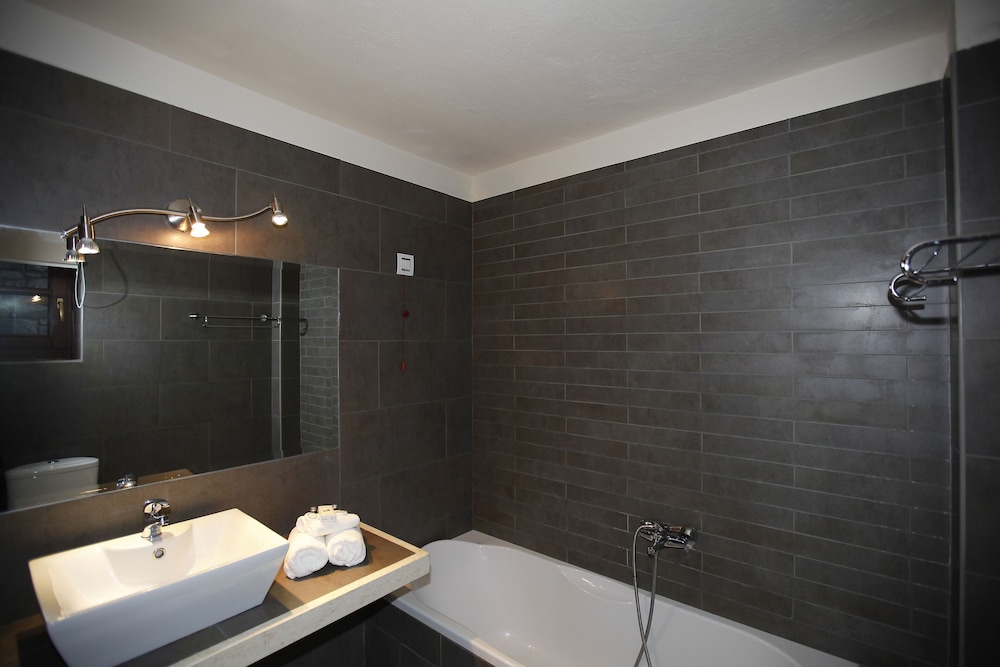 Athina Hotel 38/39