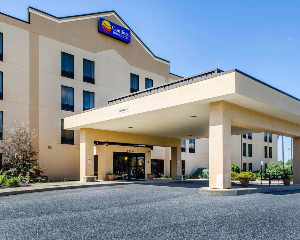 Comfort Inn and Suites York, PA 4/44
