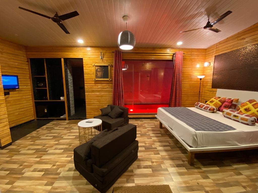 Suite, King Bed, Private Heated Pool