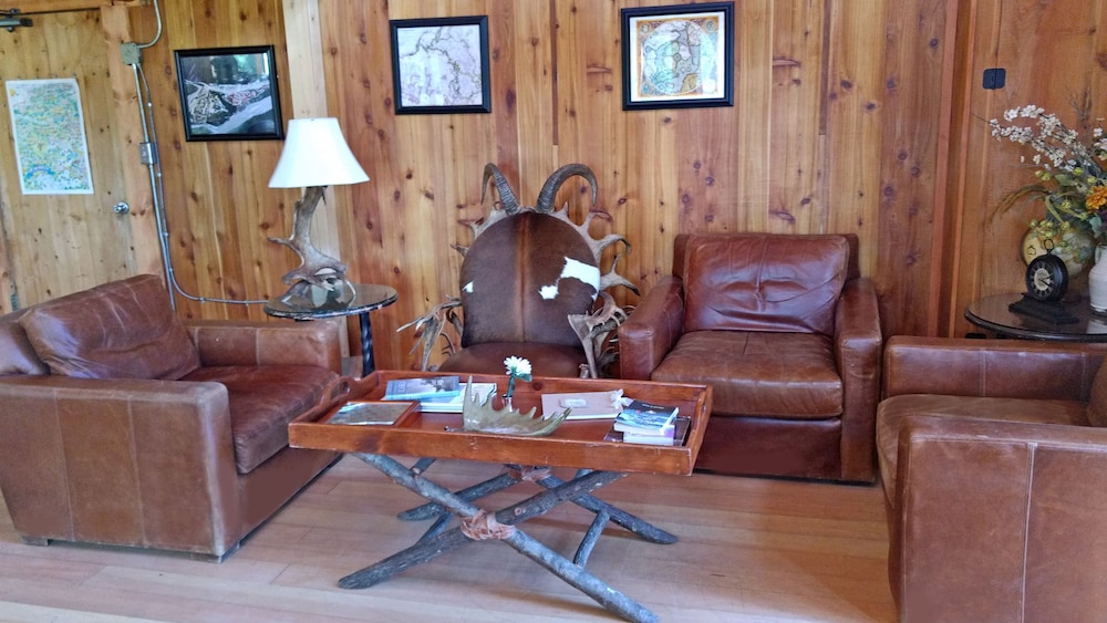 Denali Crow s Nest Cabins 31/48