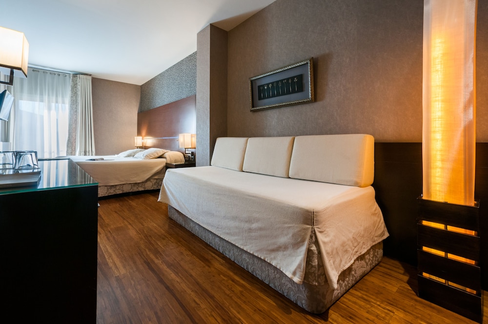 HOTEL COLONIAL BARCELONA 12/77