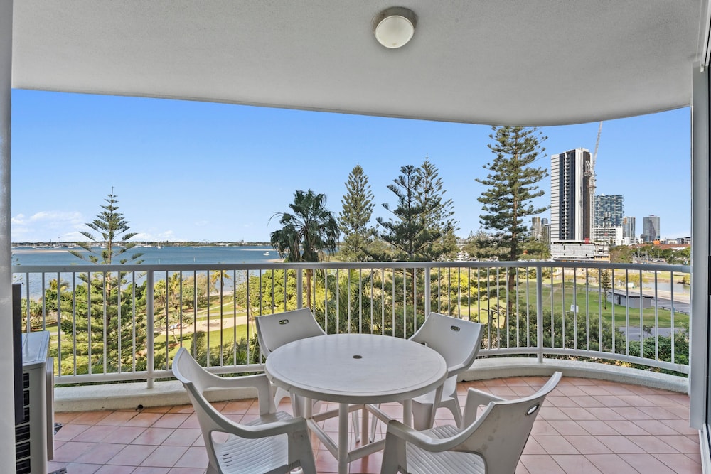 Crystal Bay On The Broadwater 63/79