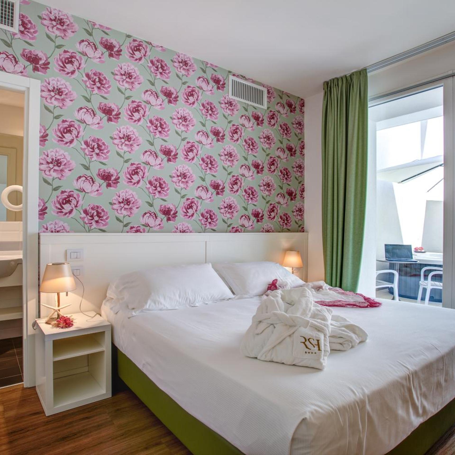 Deluxe, Double Bed