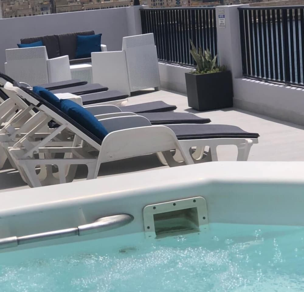 SLIEMA MARINA HOTEL 59/70