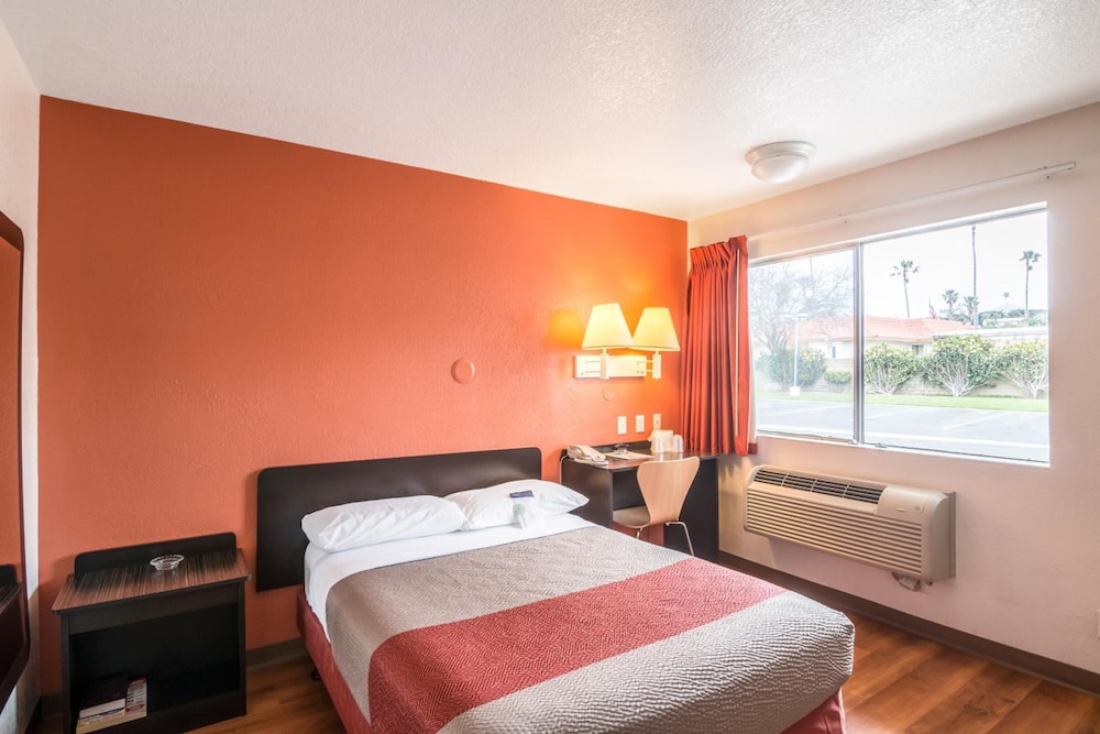 Motel6 Ventura, CA - Beach 27/58