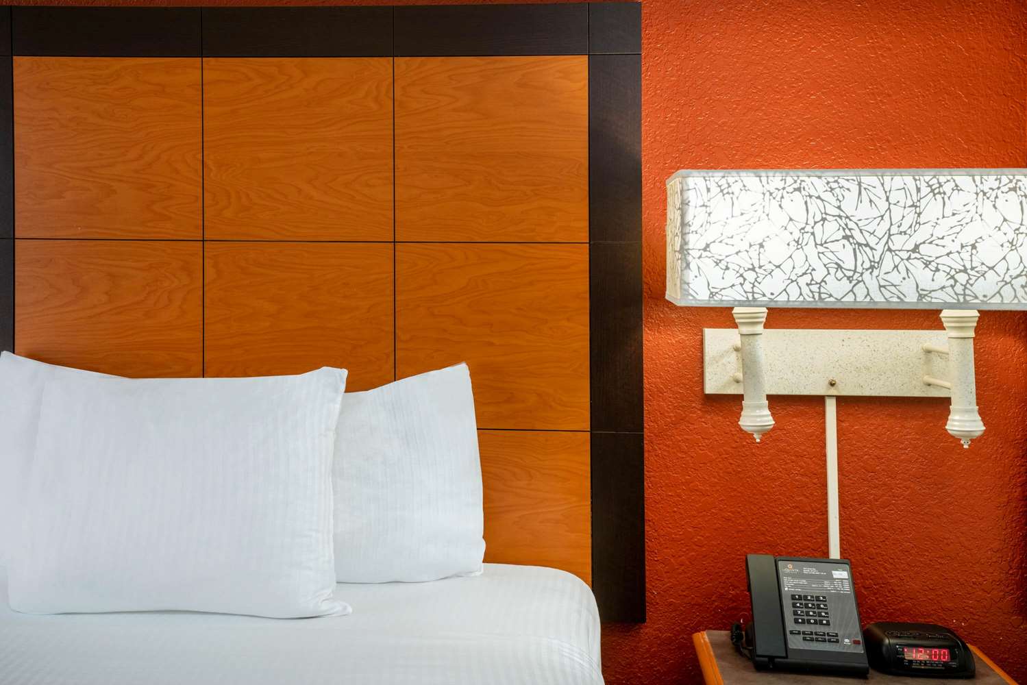 La Quinta Inn & Suites by Wyndham Nashville Airport/Opryland 22/38