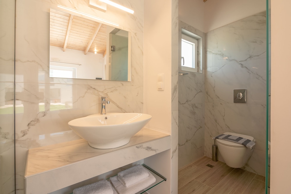 Gt Beach Hotel 45/49