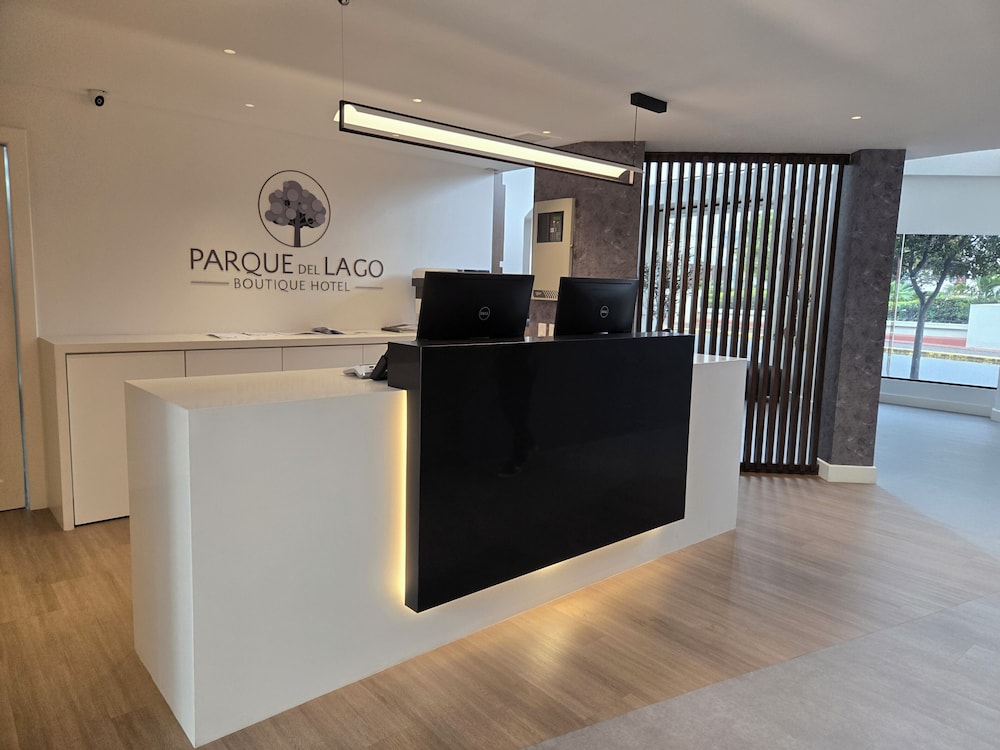 Parque Del Lago Hotel 7/72