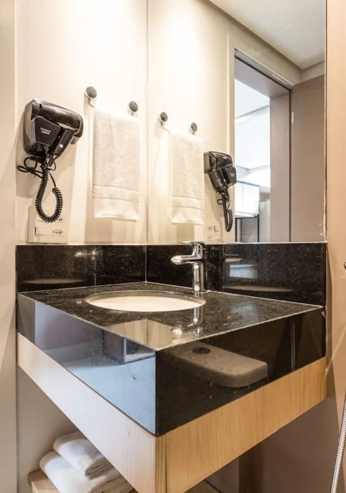 Cozzy Suites Paraiso Hotel 59/61