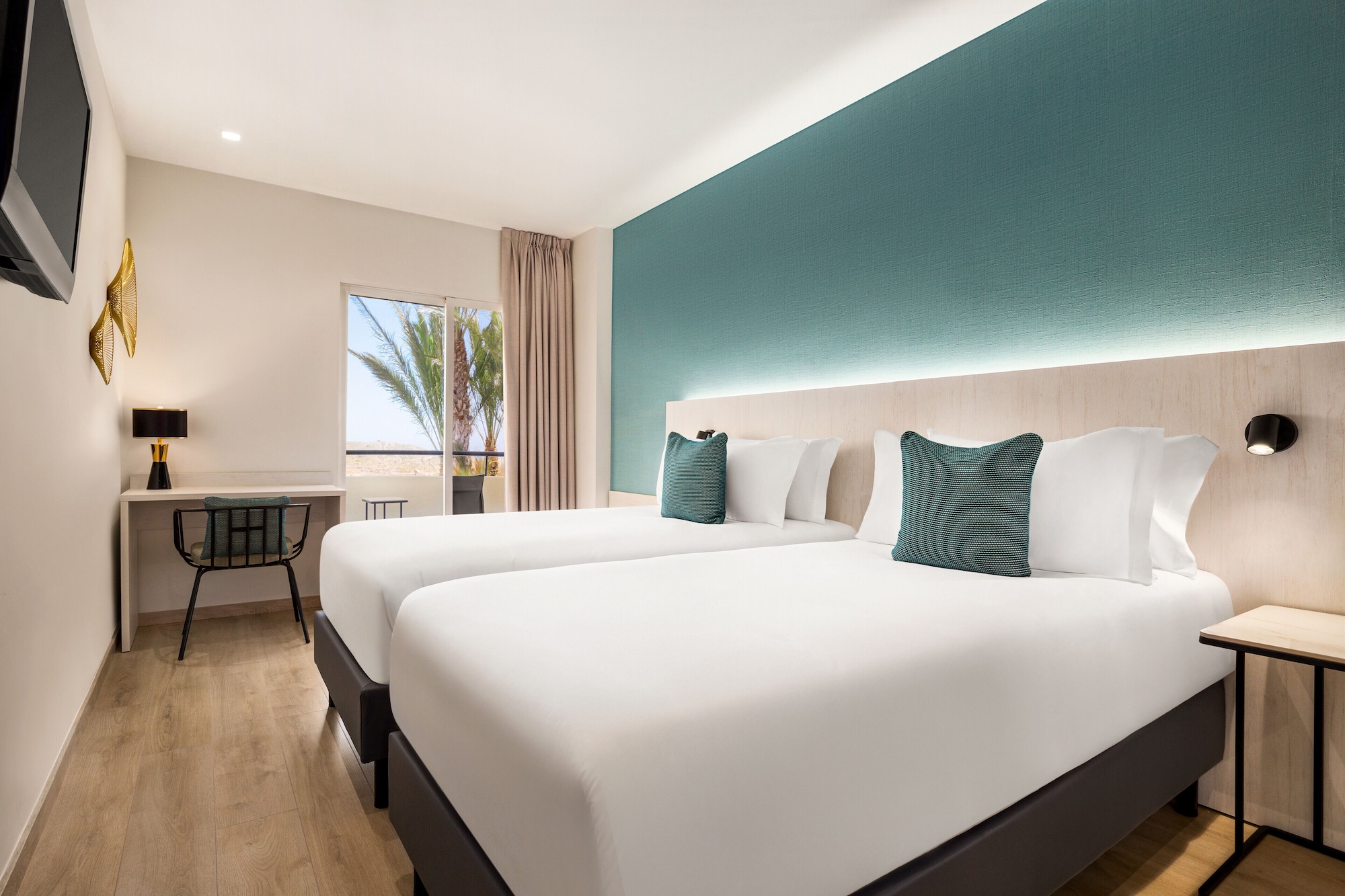 Deluxe, 2 Double Beds, Sea View