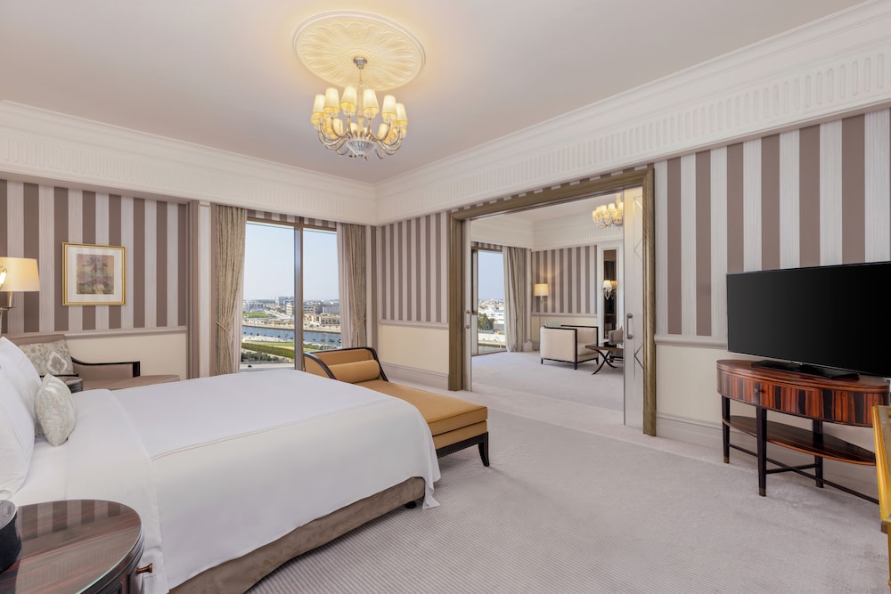 AMBASSADOR, SUITE, KING BED