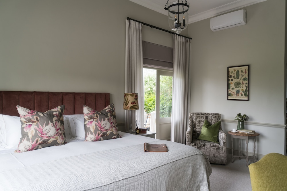 LUXURY, SUITE