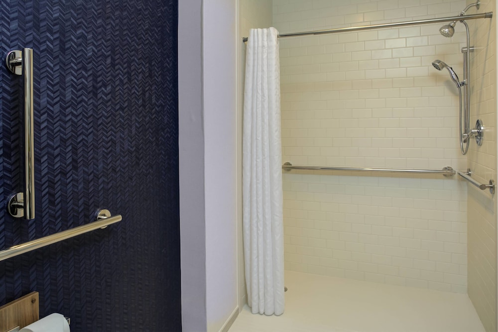 Fairfield Inn Suites By Marriott Virginia Beach Oceanfront 16/50