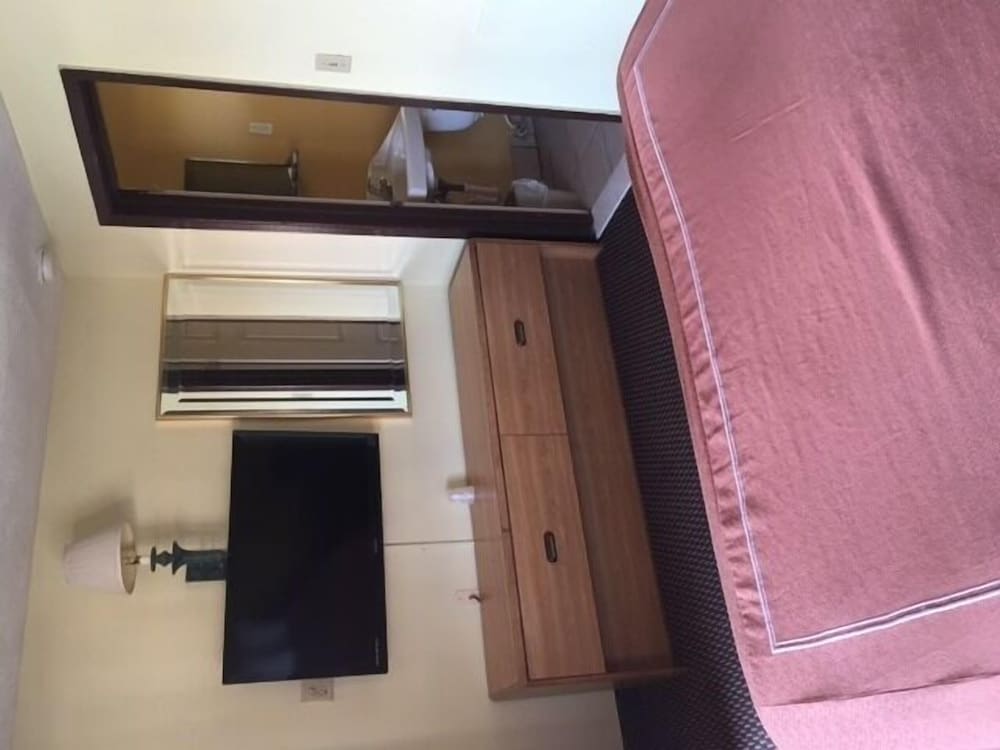 Caravan Motel 15/38