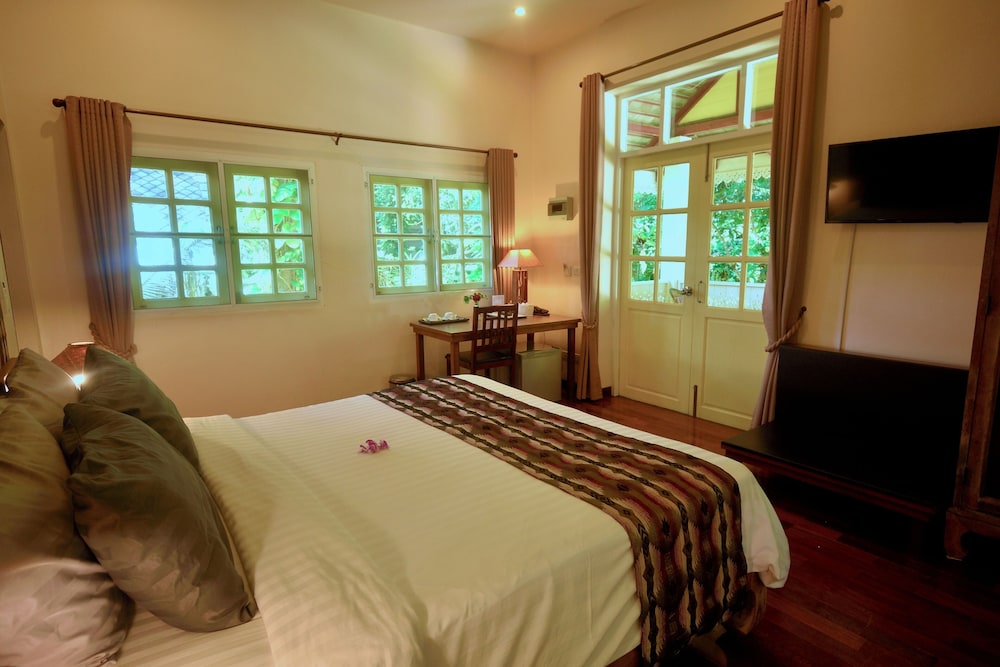 Monoceros Resort 28/76