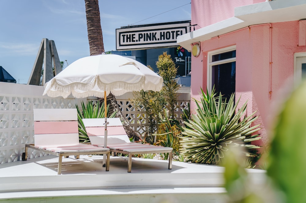 The Pink Hotel Coolangatta 44/50