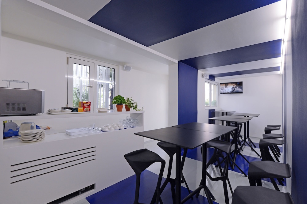 Boutique Hostel Forum 61/71