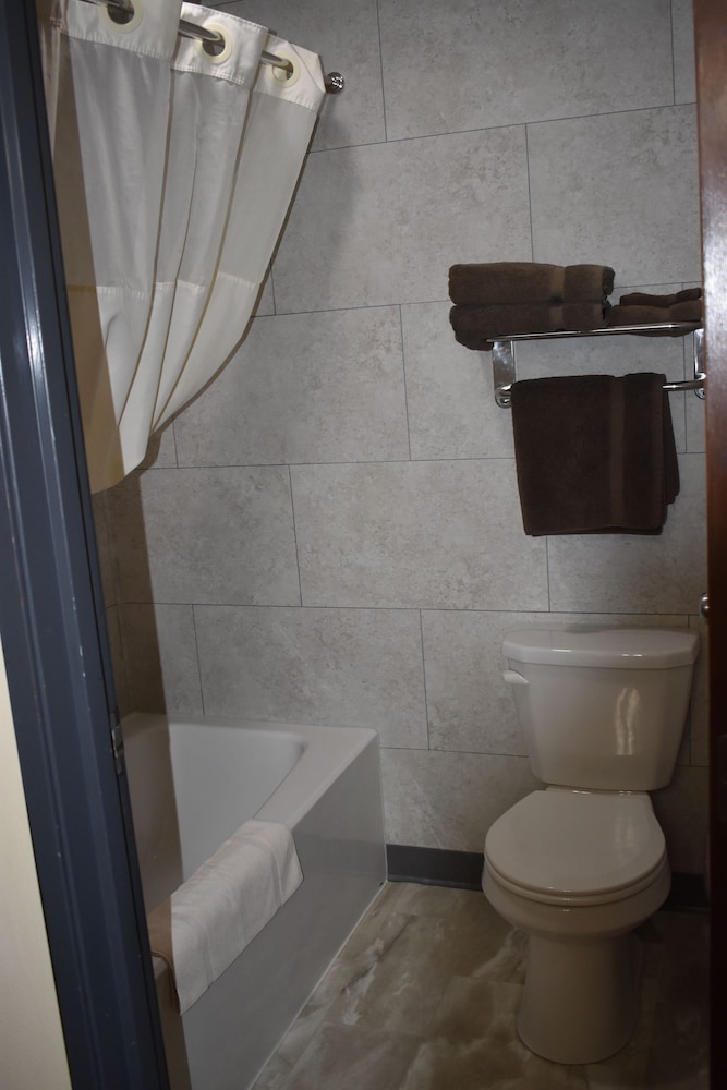 Heartland Hotel And Suites 62/62