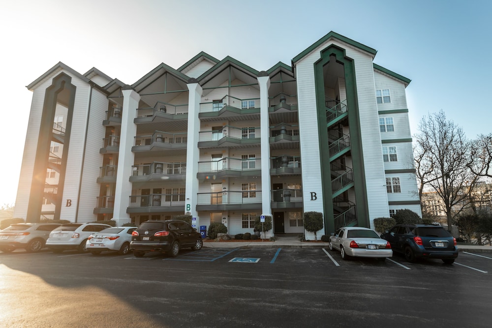 Capital Resorts Carriage Place 70/77
