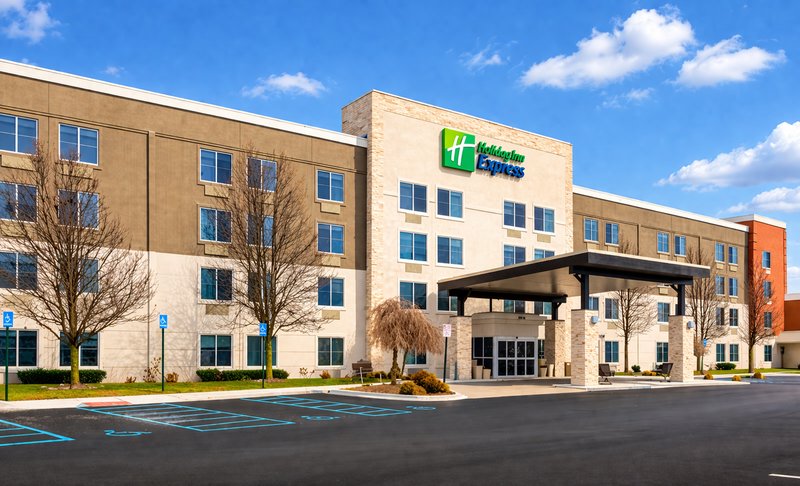 Holiday Inn Express Wixom 28/29