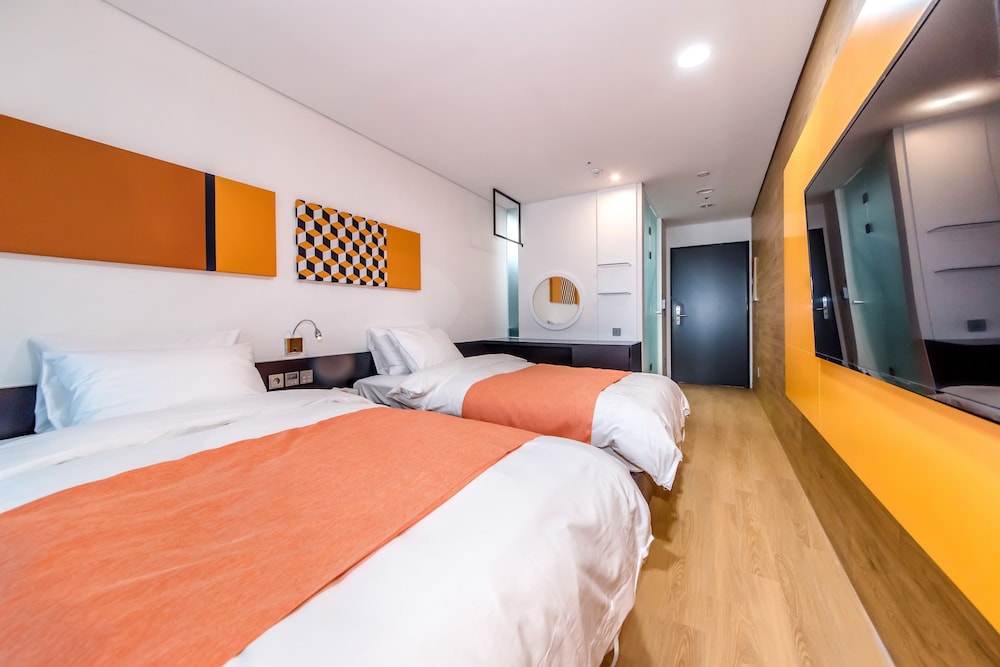 CO-OP CITY HOTEL SEONGSAN 9/71