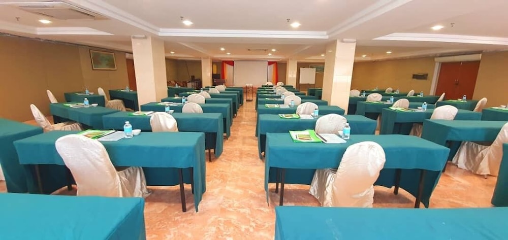 Margherita Plaza Hotel 54/63