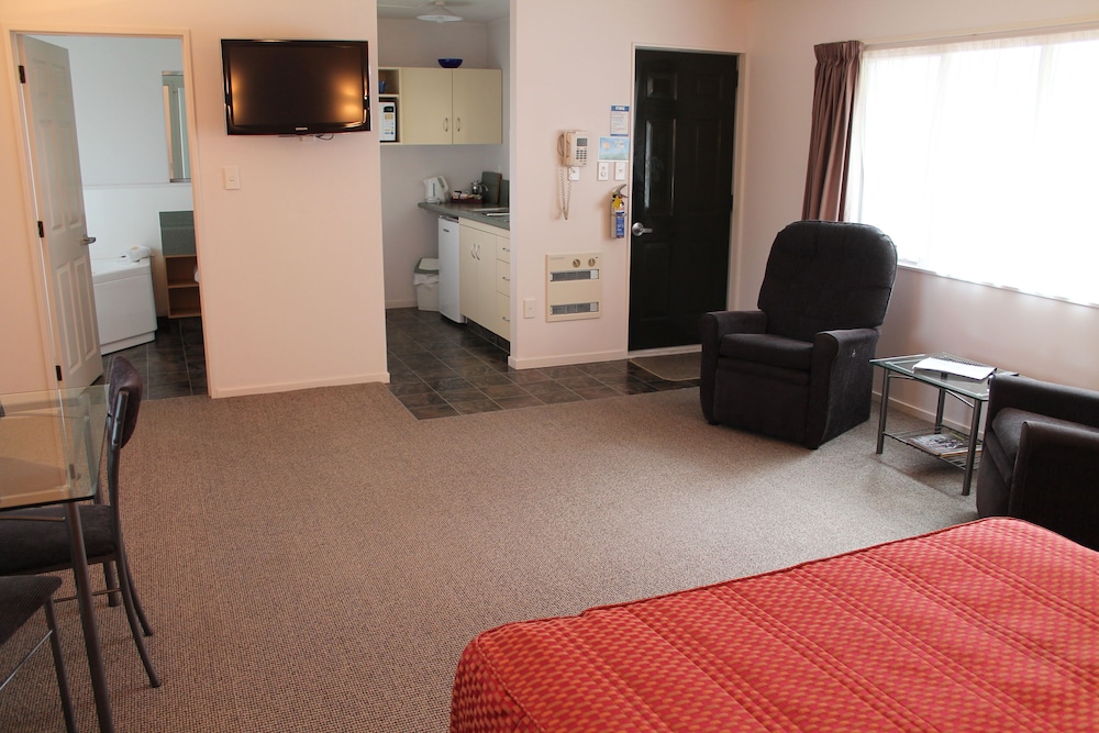 Riverview Motel 45/56
