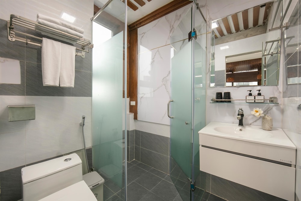 Trang Trang Premium Hotel 69/70