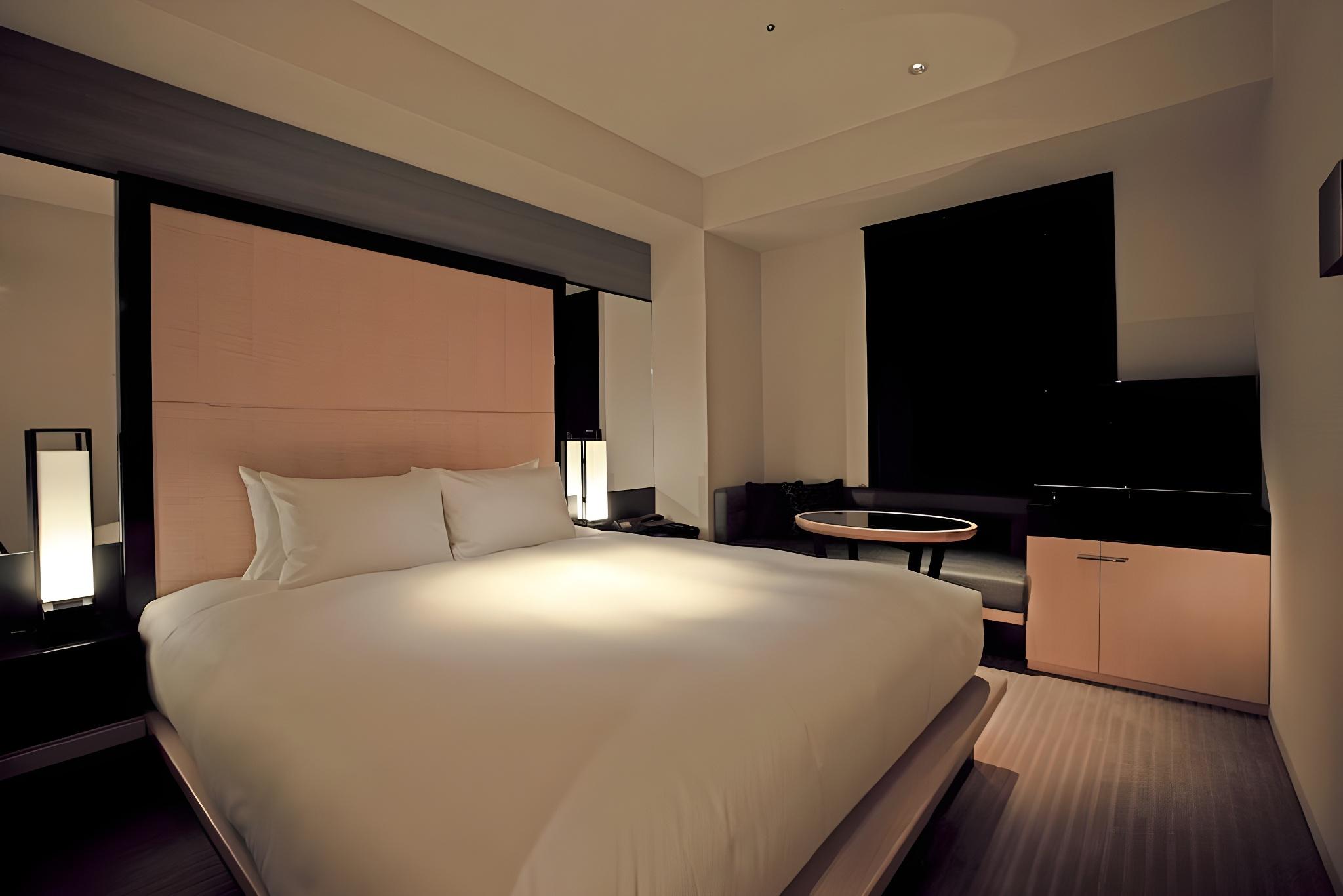 Universal, Deluxe, King Bed