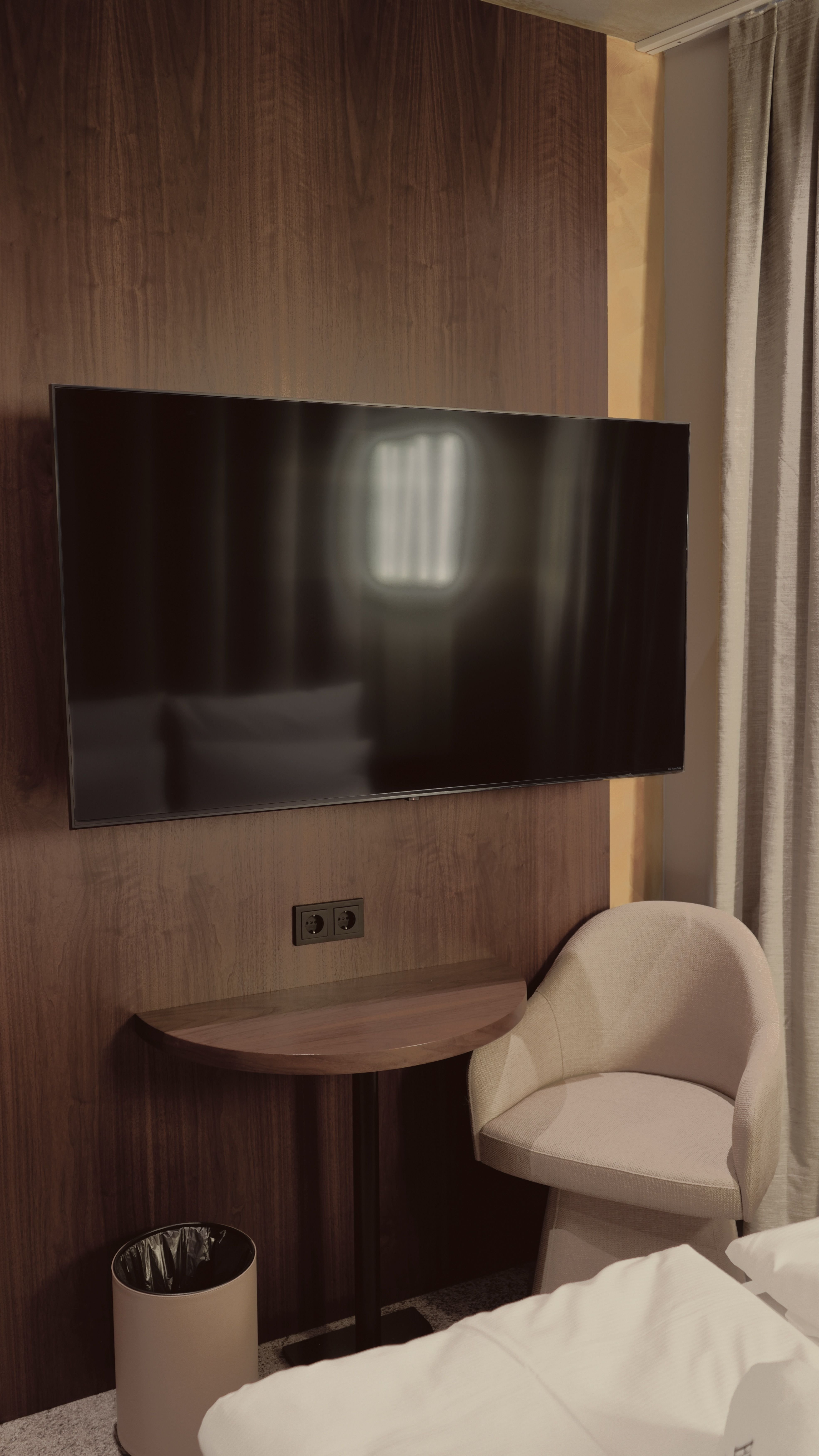 Bellman Hotel 24/38