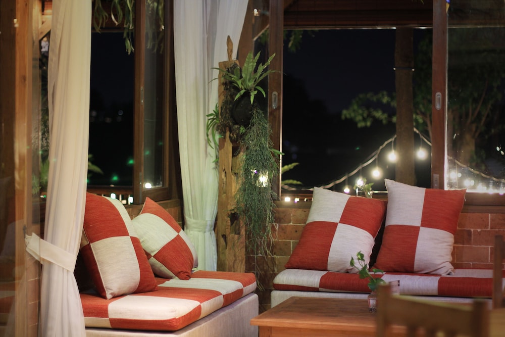 Taulan Villa and Restaurant 24/50