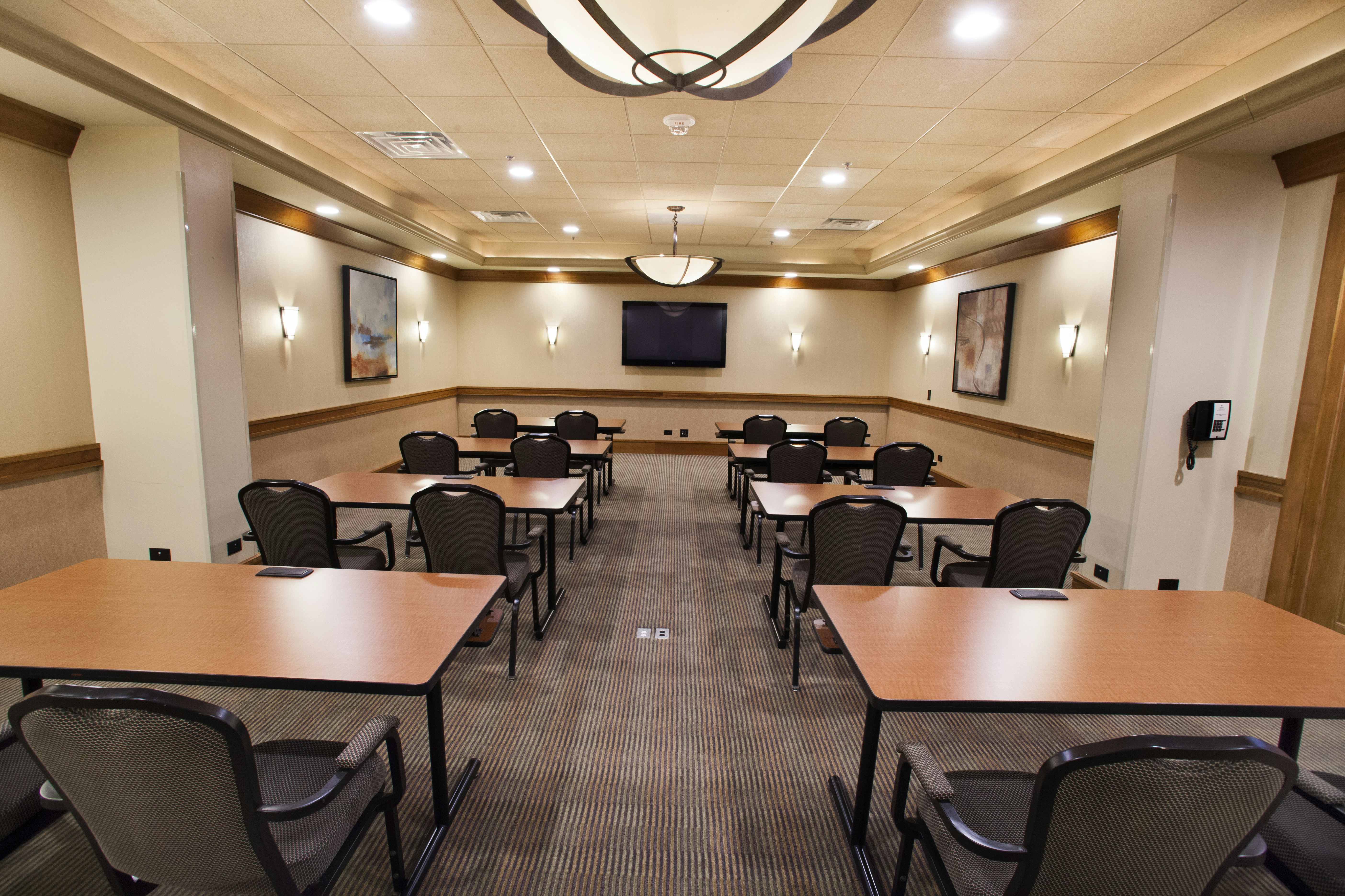Hilton Chicago/Oak Brook Suites 44/56