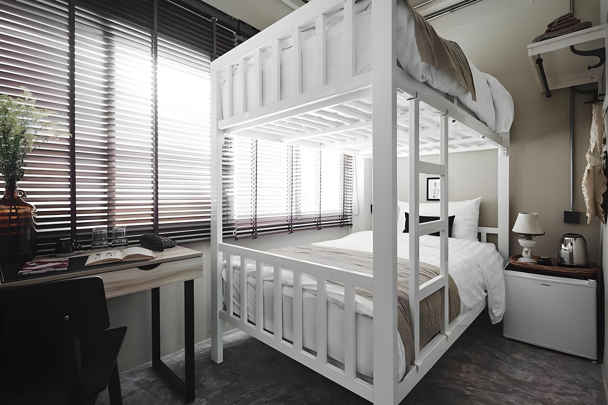 ROOM, BUNK BED