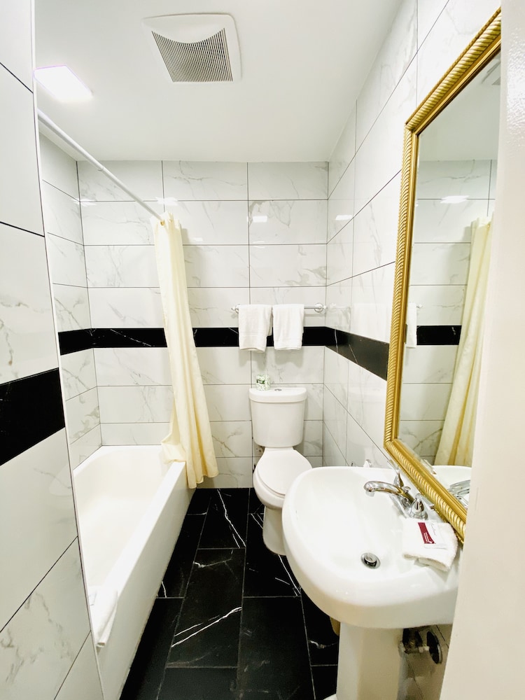 Casa Blanca Inn & Suites 65/67
