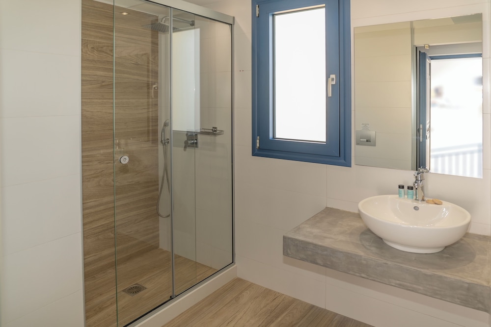 Astra Village & Suites 62/63