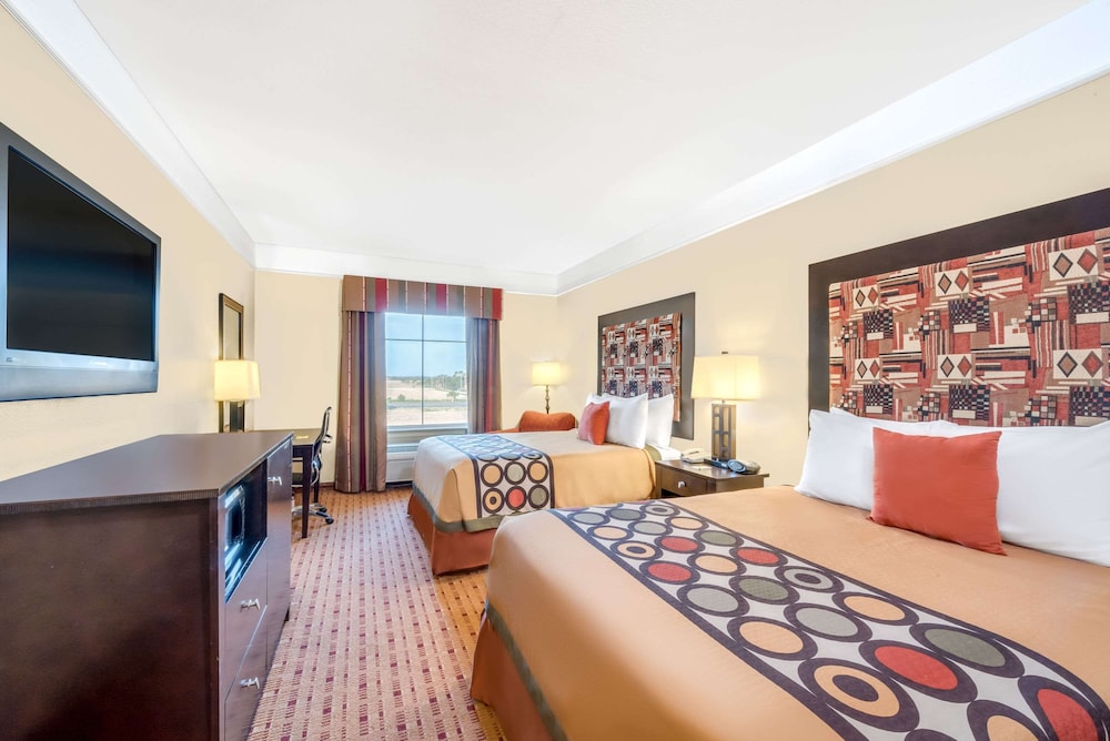 Efficiency, Business, 2 Queen Beds