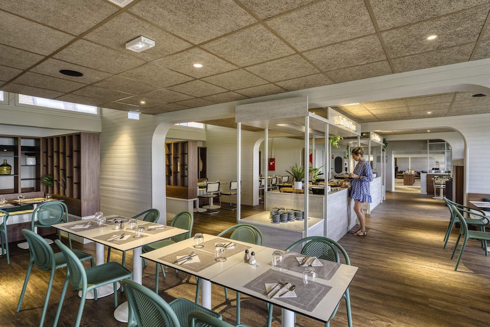 restaurant cafeteria