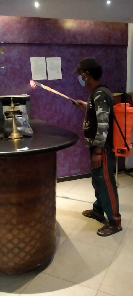 HOTEL LALS PLAZA 10/15