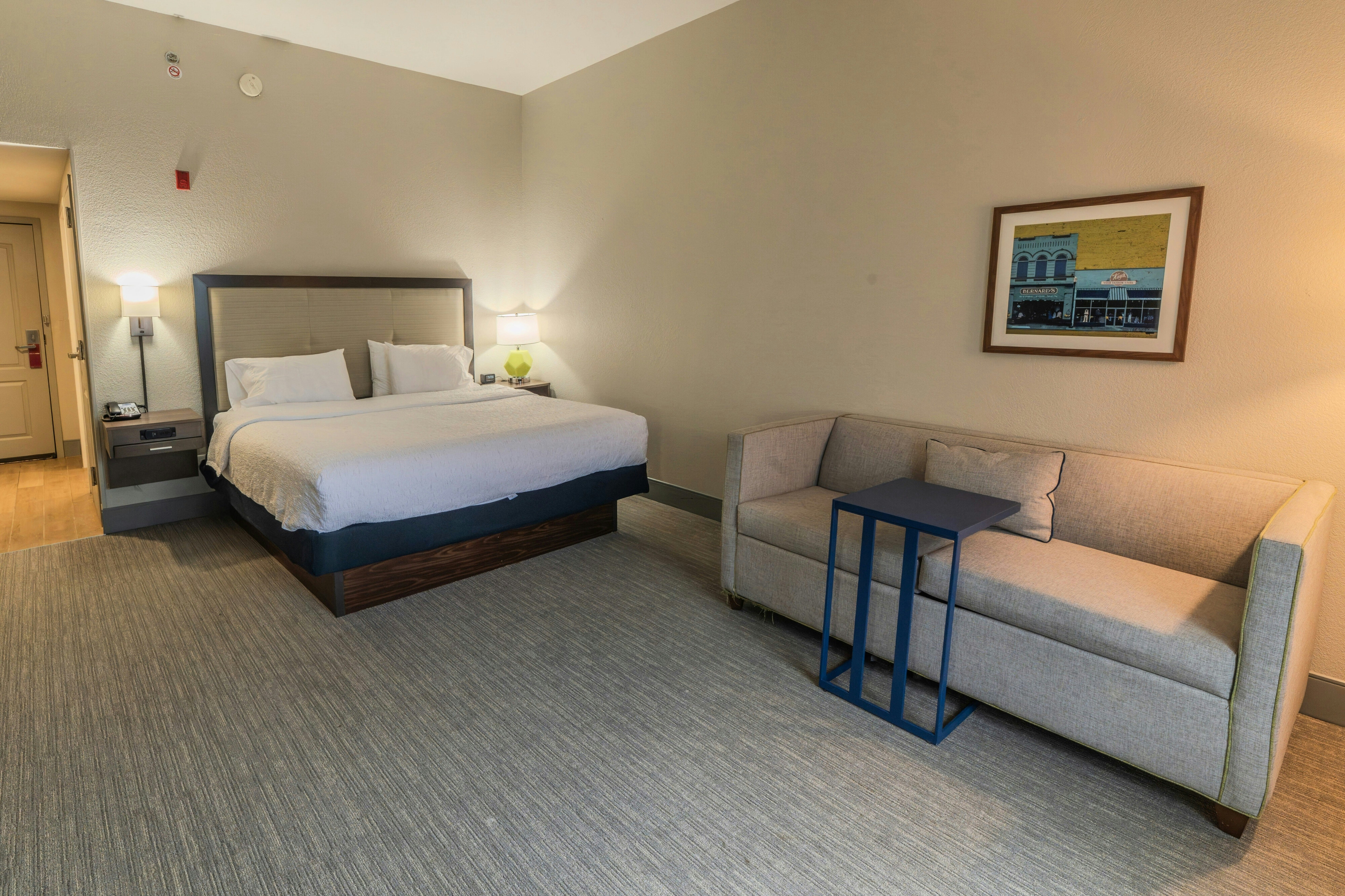 Studio, King Bed, Accessible